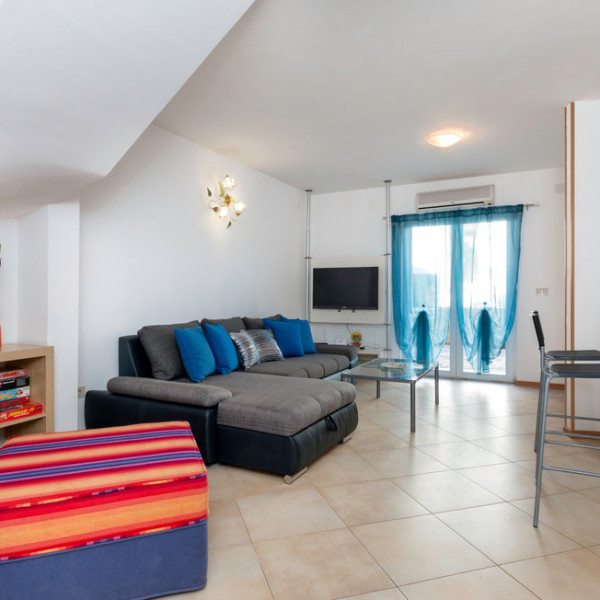 Das Wohnzimmer, Istriana house, Istriana House & Oliva Holiday Apartment - Appartement en Vakantiehuis met Zwembaden, Volme, Istrië Rijeka