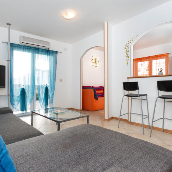 Das Wohnzimmer, Istriana house, Istriana House & Oliva Holiday Apartment - Appartement en Vakantiehuis met Zwembaden, Volme, Istrië Rijeka